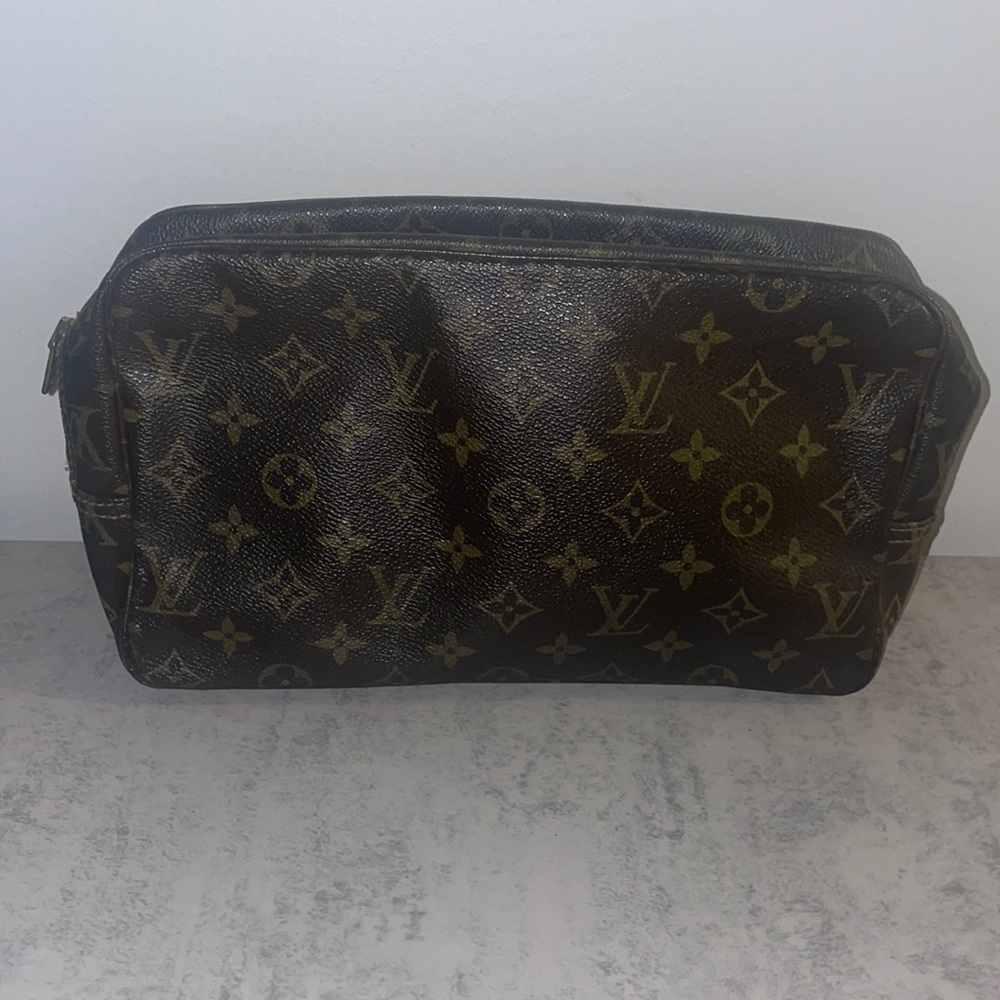 Authentic Louis Vuitton Trousse Toilette 28